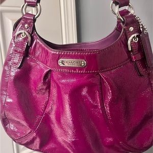 EUC. Women’s Coach Soho Fuchsia Patent Leather Hobo Shoulder Bag.